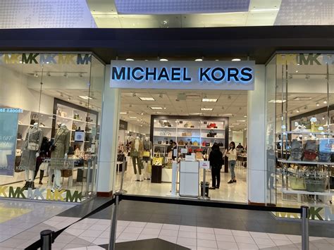 Michael Kors crossiron mills